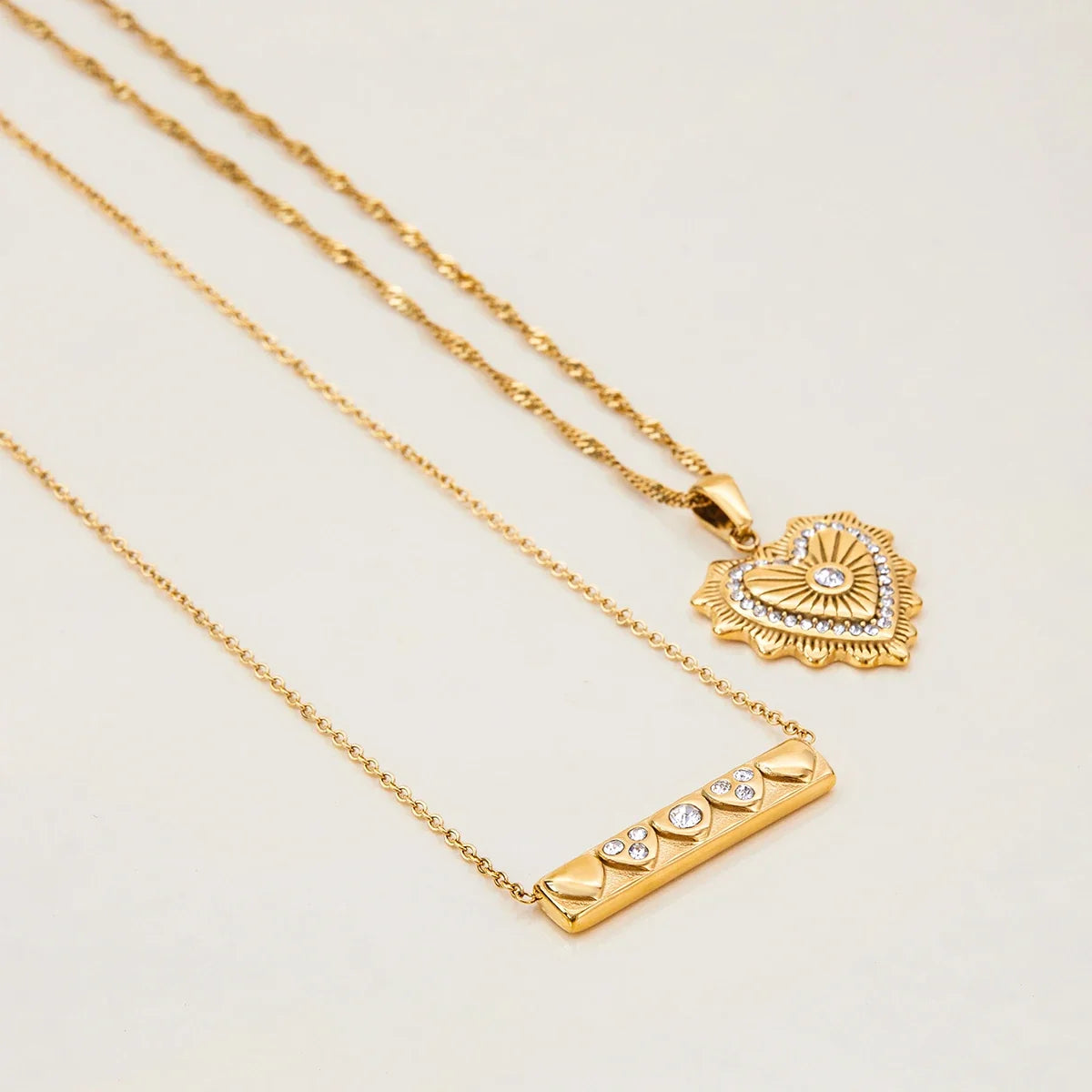 Sovict Ribbed Heart Pendant Necklace