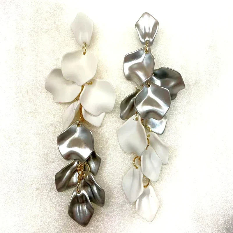Sovict Acrylic Flower Tassel Earrings