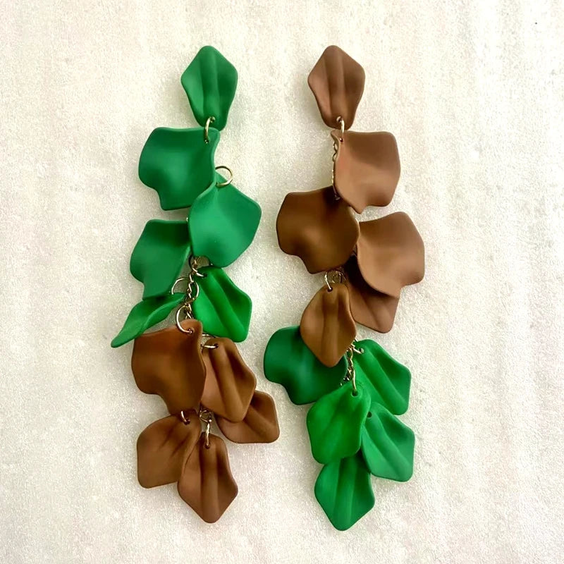 Sovict Acrylic Flower Tassel Earrings