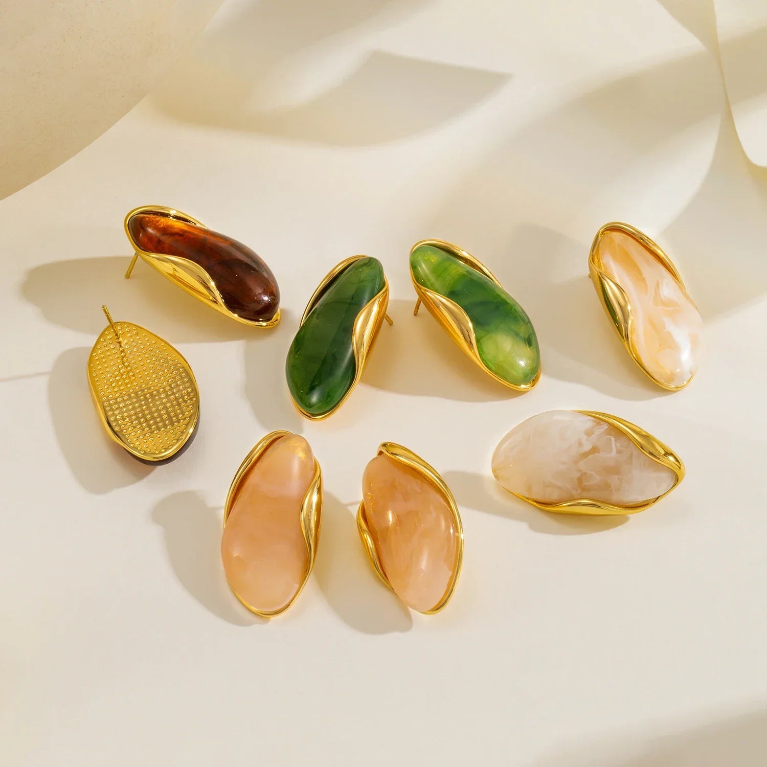 Sovict Gold Resin Geo Studs