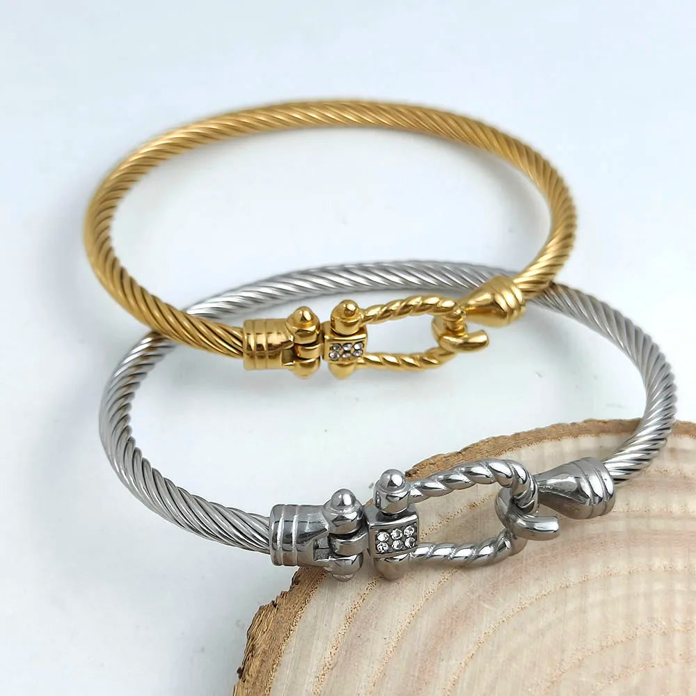Sovict Horseshoe Wire Bracelet