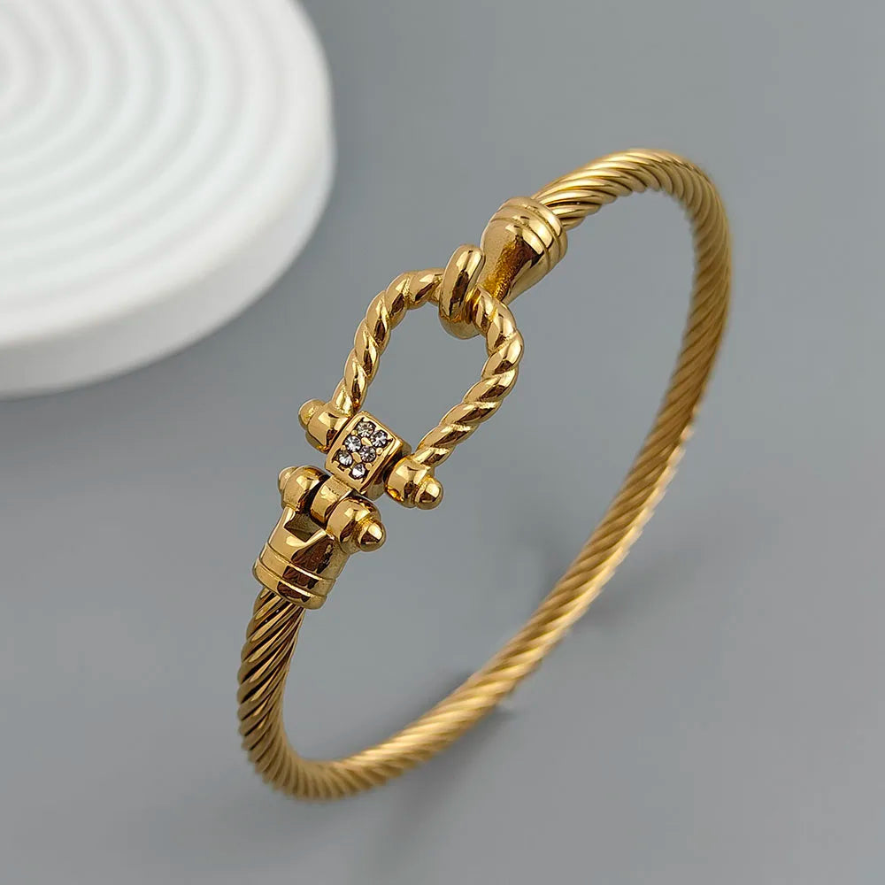 Sovict Horseshoe Wire Bracelet